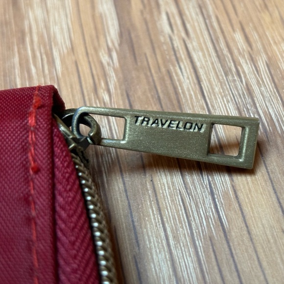 TRAVELON RFID BLOCKING PASSPORT ZIP WALLET - Picture 2 of 5